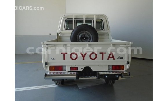Buy Import Toyota Land Cruiser White Truck in Import - Dubai in Agadez Buy Import Toyota Land Cruiser White Truck in Import - Dubai in Agadez