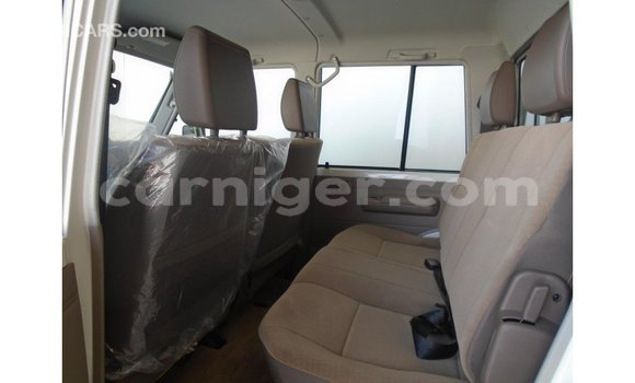 Buy Import Toyota Land Cruiser White Truck in Import - Dubai in Agadez Buy Import Toyota Land Cruiser White Truck in Import - Dubai in Agadez