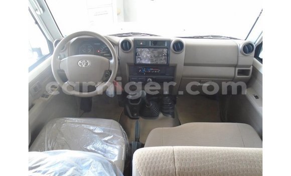 Buy Import Toyota Land Cruiser White Truck in Import - Dubai in Agadez Buy Import Toyota Land Cruiser White Truck in Import - Dubai in Agadez