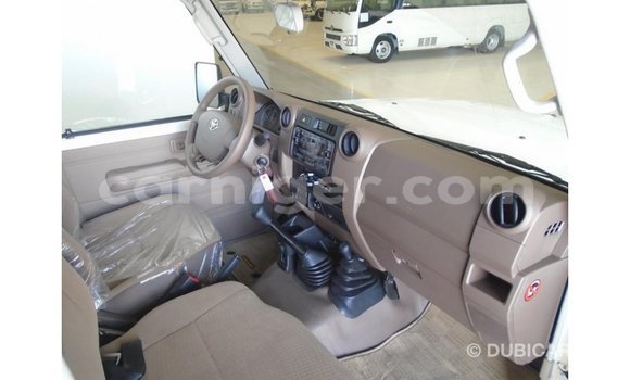 Buy Import Toyota Land Cruiser White Truck in Import - Dubai in Agadez Buy Import Toyota Land Cruiser White Truck in Import - Dubai in Agadez