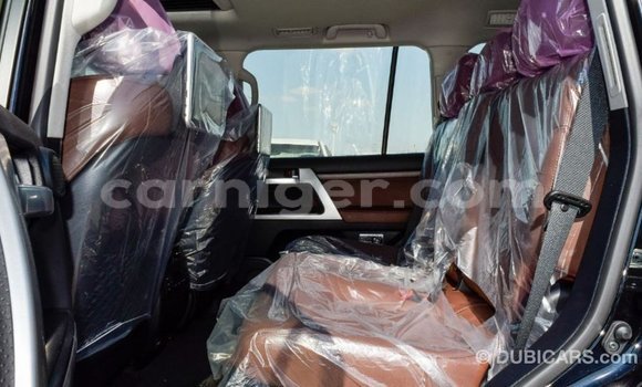 Buy Import Toyota Land Cruiser Black Truck in Import - Dubai in Agadez Buy Import Toyota Land Cruiser Black Truck in Import - Dubai in Agadez