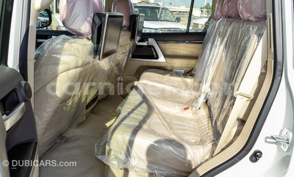 Sayi Imported Toyota Land Cruiser White Babbar mota in Import - Dubai a Agadez Sayi Imported Toyota Land Cruiser White Babbar mota in Import - Dubai a Agadez