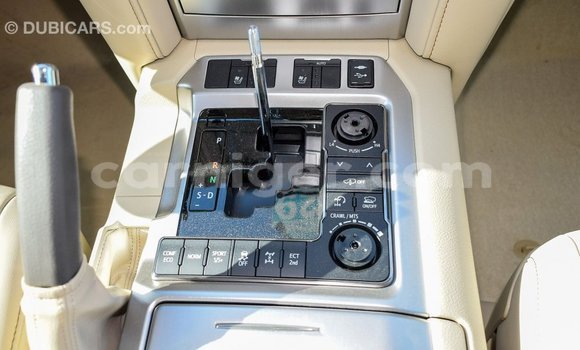 Sayi Imported Toyota Land Cruiser White Babbar mota in Import - Dubai a Agadez Sayi Imported Toyota Land Cruiser White Babbar mota in Import - Dubai a Agadez