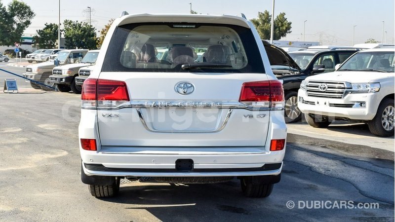 Big with watermark toyota land cruiser agadez import dubai 6621