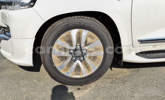 Sayi Imported Toyota Land Cruiser White Babbar mota in Import - Dubai a Agadez Sayi Imported Toyota Land Cruiser White Babbar mota in Import - Dubai a Agadez