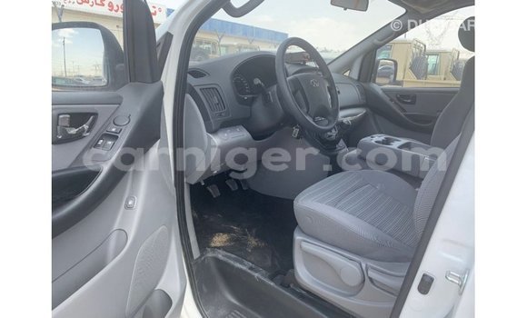 Buy Import Hyundai Chorus White Truck in Import - Dubai in Agadez Buy Import Hyundai Chorus White Truck in Import - Dubai in Agadez