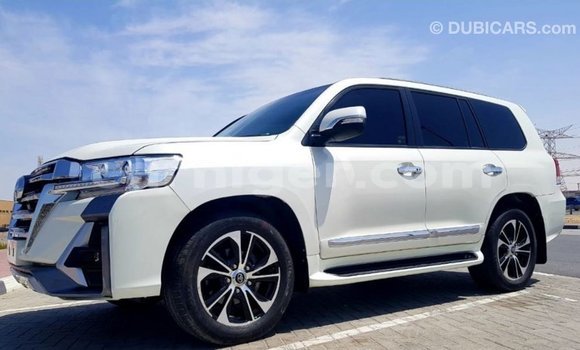 Buy Import Toyota Land Cruiser White Truck in Import - Dubai in Agadez Buy Import Toyota Land Cruiser White Truck in Import - Dubai in Agadez