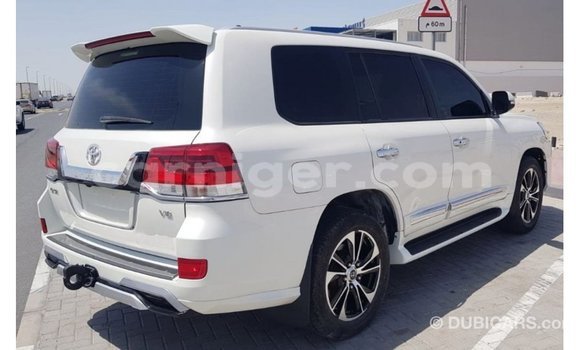 Buy Import Toyota Land Cruiser White Truck in Import - Dubai in Agadez Buy Import Toyota Land Cruiser White Truck in Import - Dubai in Agadez