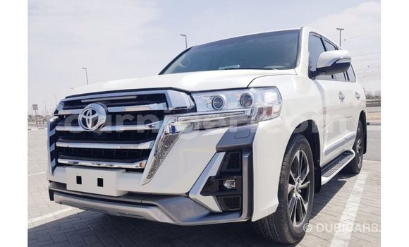 Buy Import Toyota Land Cruiser White Truck in Import - Dubai in Agadez Buy Import Toyota Land Cruiser White Truck in Import - Dubai in Agadez