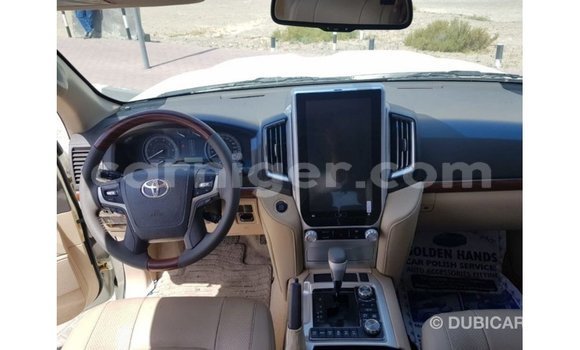Buy Import Toyota Land Cruiser White Truck in Import - Dubai in Agadez Buy Import Toyota Land Cruiser White Truck in Import - Dubai in Agadez