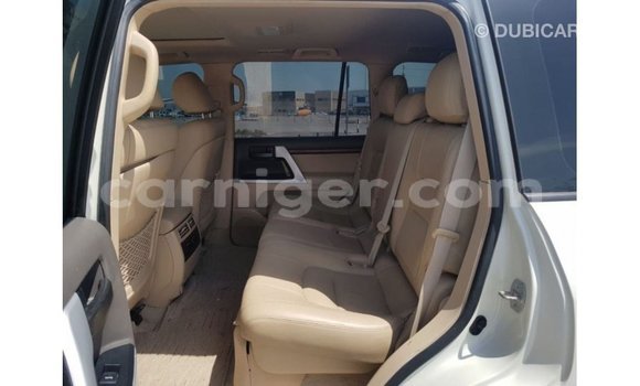 Buy Import Toyota Land Cruiser White Truck in Import - Dubai in Agadez Buy Import Toyota Land Cruiser White Truck in Import - Dubai in Agadez