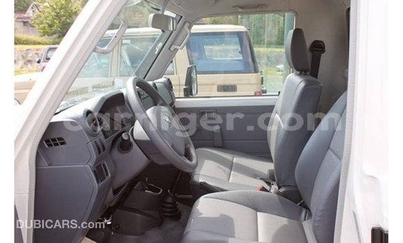 Buy Import Toyota Land Cruiser White Truck in Import - Dubai in Agadez Buy Import Toyota Land Cruiser White Truck in Import - Dubai in Agadez