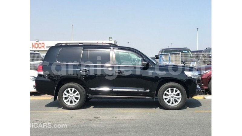 Big with watermark toyota land cruiser agadez import dubai 6638