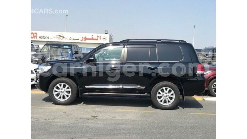 Big with watermark toyota land cruiser agadez import dubai 6638