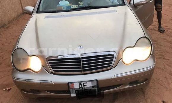 Sayi Na hannu Mercedes‒Benz C–Class Beige Mota in Niamey a Niamey Sayi Na hannu Mercedes‒Benz C–Class Beige Mota in Niamey a Niamey