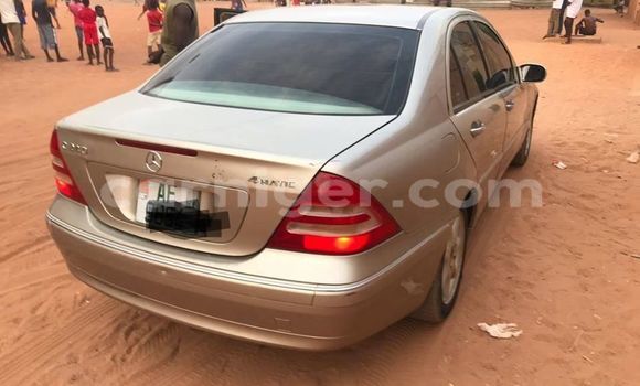 Sayi Na hannu Mercedes‒Benz C–Class Beige Mota in Niamey a Niamey Sayi Na hannu Mercedes‒Benz C–Class Beige Mota in Niamey a Niamey