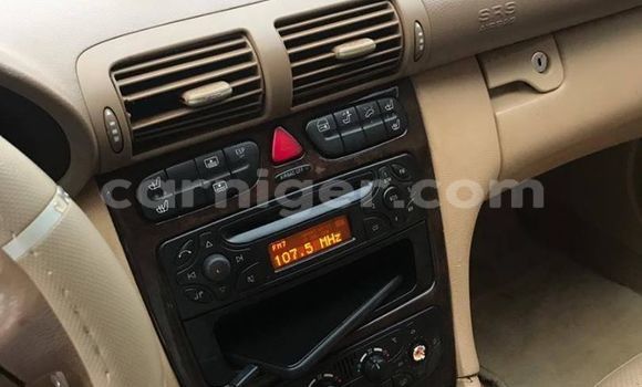 Sayi Na hannu Mercedes‒Benz C–Class Beige Mota in Niamey a Niamey Sayi Na hannu Mercedes‒Benz C–Class Beige Mota in Niamey a Niamey