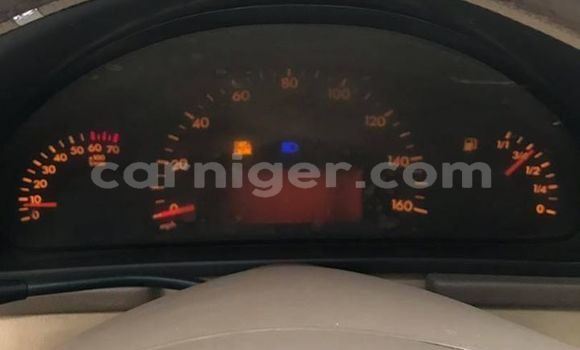 Sayi Na hannu Mercedes‒Benz C–Class Beige Mota in Niamey a Niamey Sayi Na hannu Mercedes‒Benz C–Class Beige Mota in Niamey a Niamey