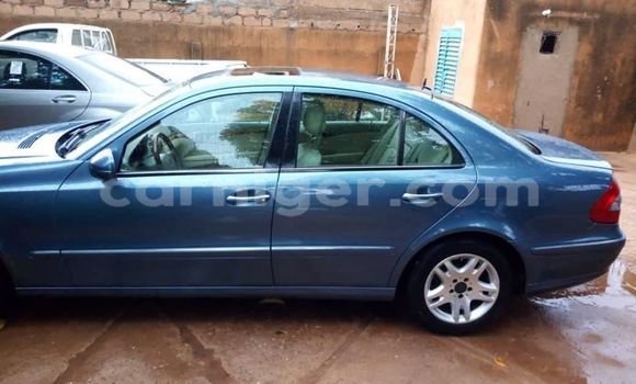 Sayi Na hannu Mercedes‒Benz E–Class Blue Mota in Niamey a Niamey Sayi Na hannu Mercedes‒Benz E–Class Blue Mota in Niamey a Niamey