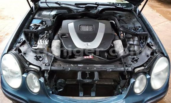 Sayi Na hannu Mercedes‒Benz E–Class Blue Mota in Niamey a Niamey Sayi Na hannu Mercedes‒Benz E–Class Blue Mota in Niamey a Niamey