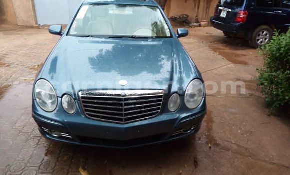 Sayi Na hannu Mercedes‒Benz E–Class Blue Mota in Niamey a Niamey Sayi Na hannu Mercedes‒Benz E–Class Blue Mota in Niamey a Niamey
