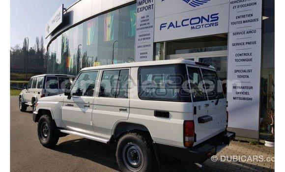 Buy Import Toyota Land Cruiser White Truck in Import - Dubai in Agadez Buy Import Toyota Land Cruiser White Truck in Import - Dubai in Agadez