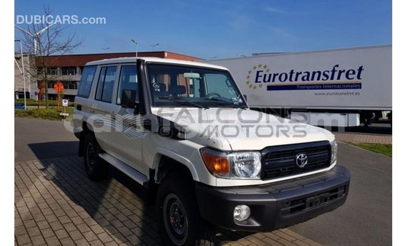 Buy Import Toyota Land Cruiser White Truck in Import - Dubai in Agadez Buy Import Toyota Land Cruiser White Truck in Import - Dubai in Agadez