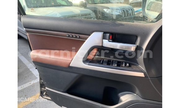 Buy Import Toyota Land Cruiser Black Truck in Import - Dubai in Agadez Buy Import Toyota Land Cruiser Black Truck in Import - Dubai in Agadez