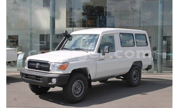 Buy Import Toyota Land Cruiser White Truck in Import - Dubai in Agadez Buy Import Toyota Land Cruiser White Truck in Import - Dubai in Agadez
