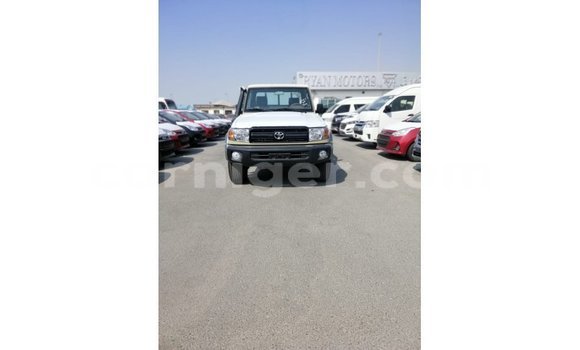 Buy Import Toyota Land Cruiser Beige Truck in Import - Dubai in Agadez Buy Import Toyota Land Cruiser Beige Truck in Import - Dubai in Agadez