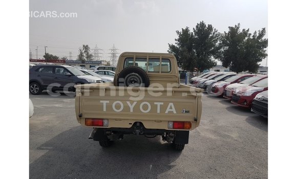 Buy Import Toyota Land Cruiser Beige Truck in Import - Dubai in Agadez Buy Import Toyota Land Cruiser Beige Truck in Import - Dubai in Agadez