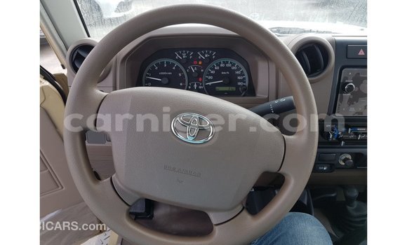 Buy Import Toyota Land Cruiser Beige Truck in Import - Dubai in Agadez Buy Import Toyota Land Cruiser Beige Truck in Import - Dubai in Agadez