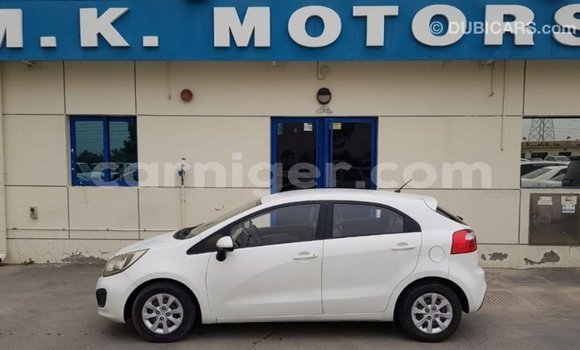 Sayi Imported Kia Rio White Mota in Import - Dubai a Agadez Sayi Imported Kia Rio White Mota in Import - Dubai a Agadez