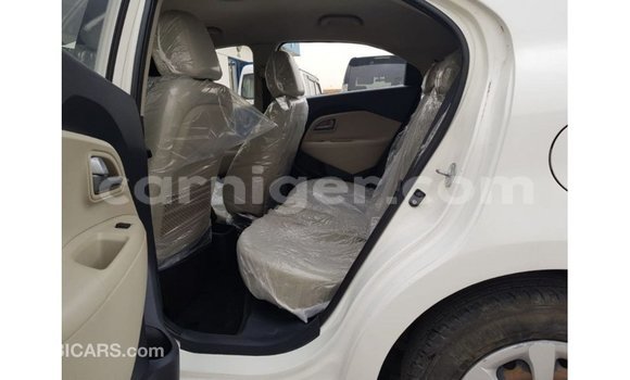 Sayi Imported Kia Rio White Mota in Import - Dubai a Agadez Sayi Imported Kia Rio White Mota in Import - Dubai a Agadez
