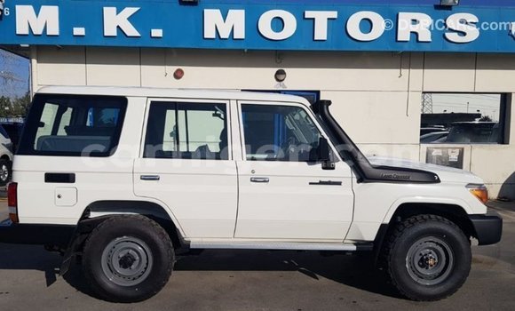Sayi Imported Toyota Land Cruiser White Babbar mota in Import - Dubai a Agadez Sayi Imported Toyota Land Cruiser White Babbar mota in Import - Dubai a Agadez
