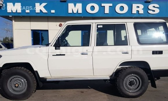 Sayi Imported Toyota Land Cruiser White Babbar mota in Import - Dubai a Agadez Sayi Imported Toyota Land Cruiser White Babbar mota in Import - Dubai a Agadez