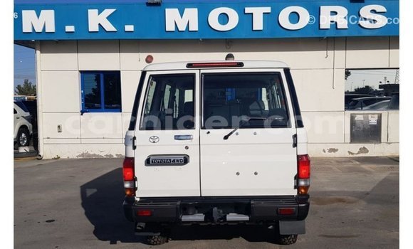 Sayi Imported Toyota Land Cruiser White Babbar mota in Import - Dubai a Agadez Sayi Imported Toyota Land Cruiser White Babbar mota in Import - Dubai a Agadez