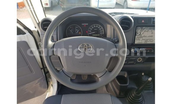 Sayi Imported Toyota Land Cruiser White Babbar mota in Import - Dubai a Agadez Sayi Imported Toyota Land Cruiser White Babbar mota in Import - Dubai a Agadez
