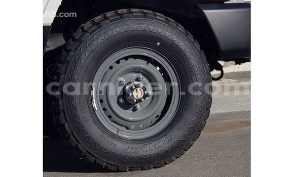 Sayi Imported Toyota Land Cruiser White Babbar mota in Import - Dubai a Agadez Sayi Imported Toyota Land Cruiser White Babbar mota in Import - Dubai a Agadez