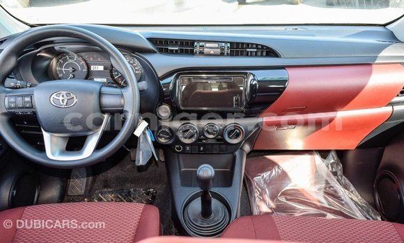 Acheter Import Voiture Toyota Hilux Blanc à Import - Dubai, Agadez Acheter Import Voiture Toyota Hilux Blanc à Import - Dubai, Agadez
