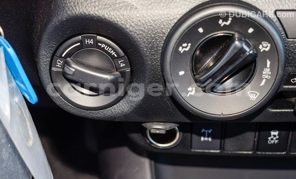 Acheter Import Voiture Toyota Hilux Blanc à Import - Dubai, Agadez Acheter Import Voiture Toyota Hilux Blanc à Import - Dubai, Agadez