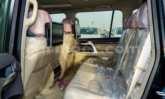 Acheter Import Utilitaire Toyota Land Cruiser Noir à Import - Dubai, Agadez Acheter Import Utilitaire Toyota Land Cruiser Noir à Import - Dubai, Agadez
