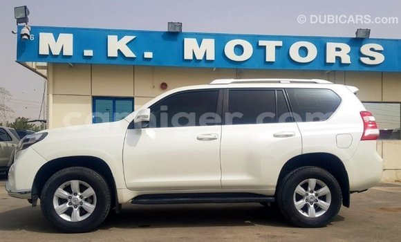Buy Import Toyota Land Cruiser White Truck in Import - Dubai in Agadez Buy Import Toyota Land Cruiser White Truck in Import - Dubai in Agadez