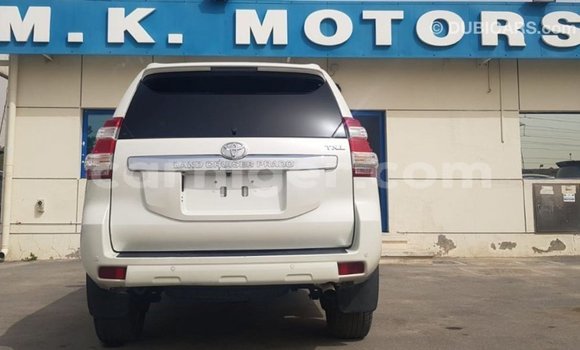 Buy Import Toyota Land Cruiser White Truck in Import - Dubai in Agadez Buy Import Toyota Land Cruiser White Truck in Import - Dubai in Agadez