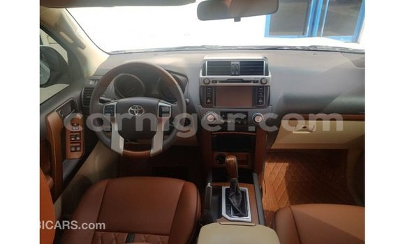 Buy Import Toyota Land Cruiser White Truck in Import - Dubai in Agadez Buy Import Toyota Land Cruiser White Truck in Import - Dubai in Agadez