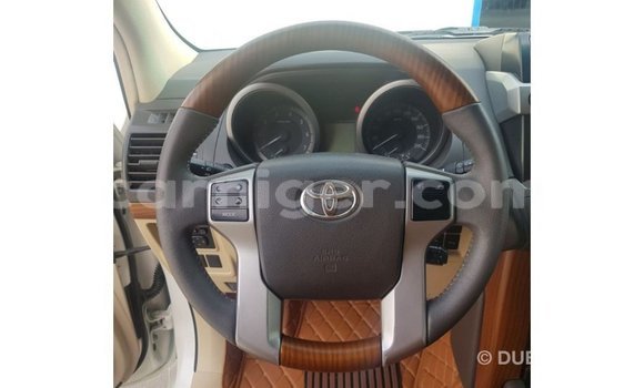 Buy Import Toyota Land Cruiser White Truck in Import - Dubai in Agadez Buy Import Toyota Land Cruiser White Truck in Import - Dubai in Agadez