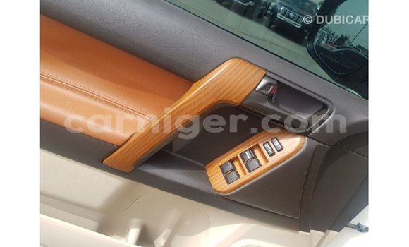 Buy Import Toyota Land Cruiser White Truck in Import - Dubai in Agadez Buy Import Toyota Land Cruiser White Truck in Import - Dubai in Agadez