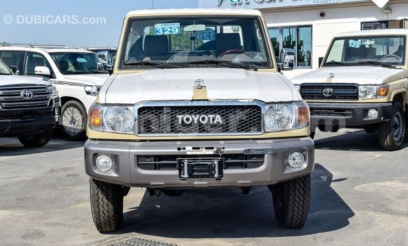 Sayi Imported Toyota Land Cruiser Beige Babbar mota in Import - Dubai a Agadez Sayi Imported Toyota Land Cruiser Beige Babbar mota in Import - Dubai a Agadez