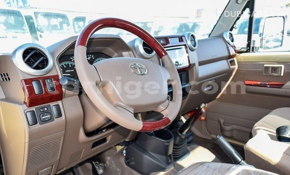 Sayi Imported Toyota Land Cruiser Beige Babbar mota in Import - Dubai a Agadez Sayi Imported Toyota Land Cruiser Beige Babbar mota in Import - Dubai a Agadez