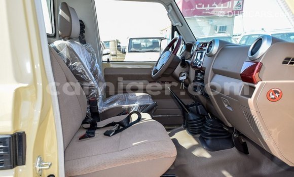 Sayi Imported Toyota Land Cruiser Beige Babbar mota in Import - Dubai a Agadez Sayi Imported Toyota Land Cruiser Beige Babbar mota in Import - Dubai a Agadez